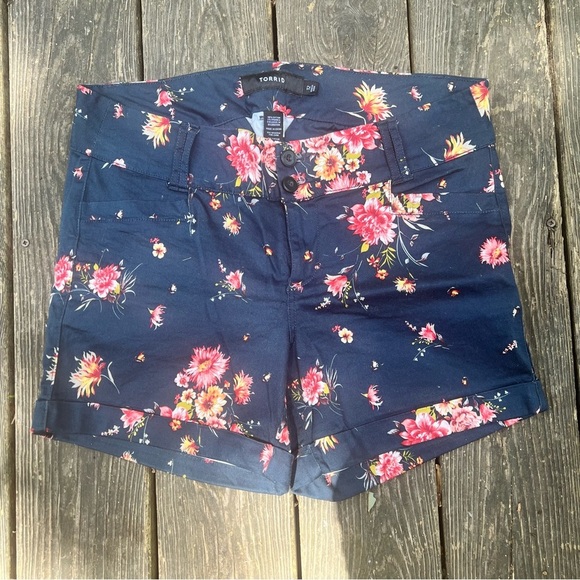 Torrid print shorts - Picture 4 of 14